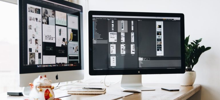 Two screens with shared desktop