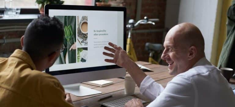 Person showing a website to another person