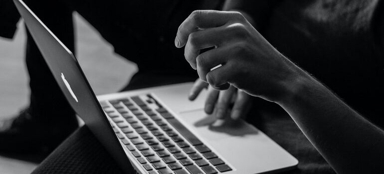 A person typing up a bad review