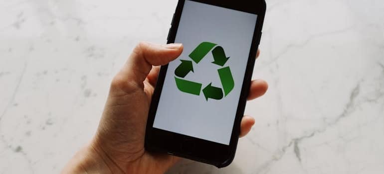 A smarphone with a recycle symbol