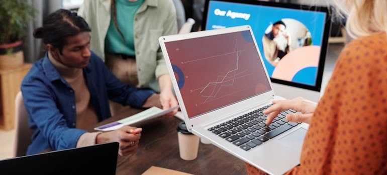 A digital marketing team using tools to measure lead generation through citations for movers